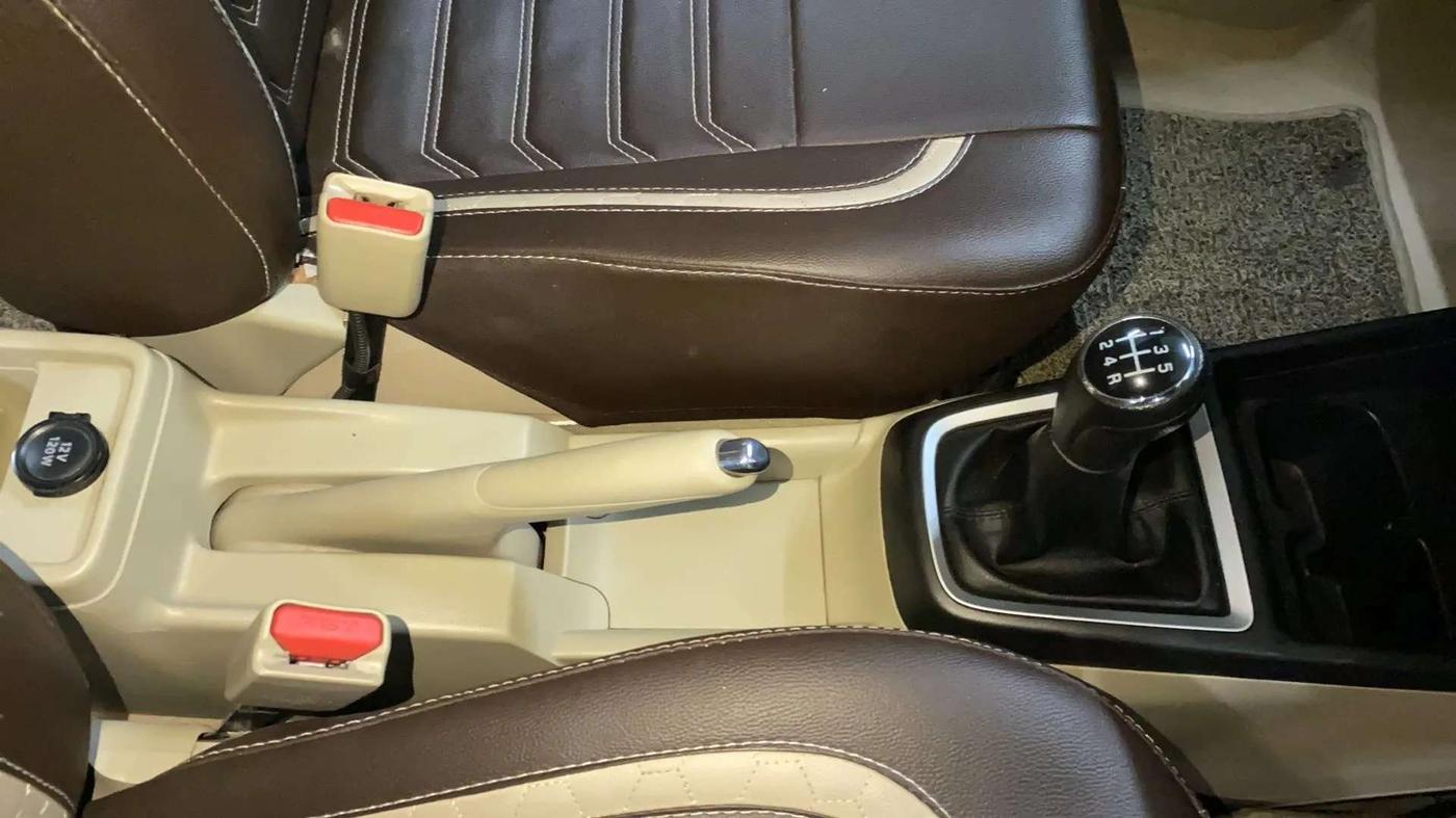 2020 Maruti Dzire VXI, Petrol, Manual, 64,996 km, Gear Lever