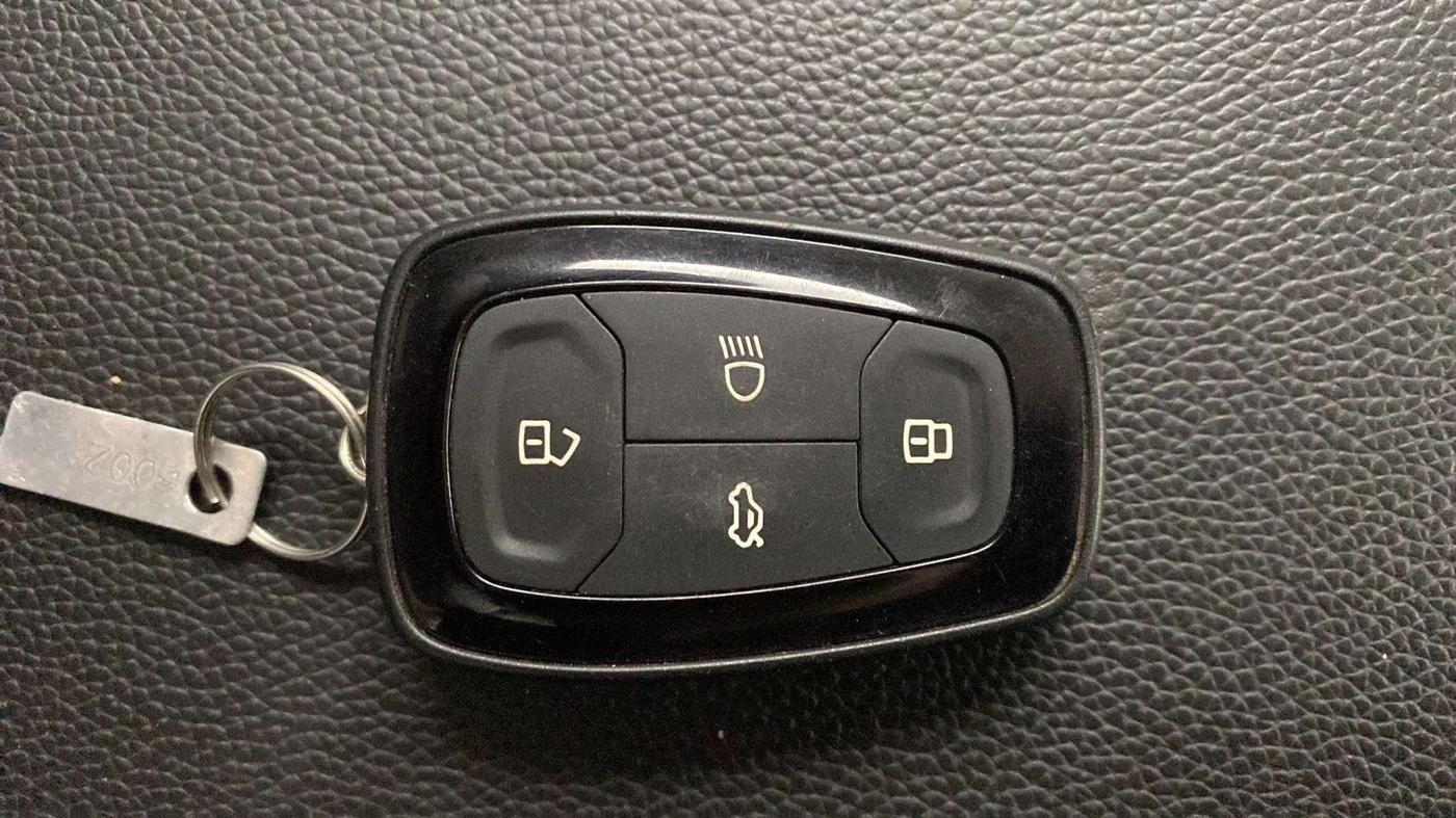 2022 Tata ALTROZ XZA, Petrol, Automatic, 9,080 km, Key Close Up