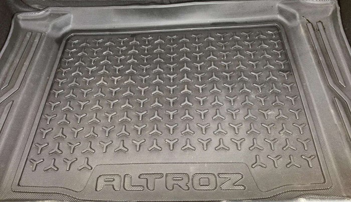 2022 Tata ALTROZ XZA, Petrol, Automatic, 9,080 km, Boot Inside