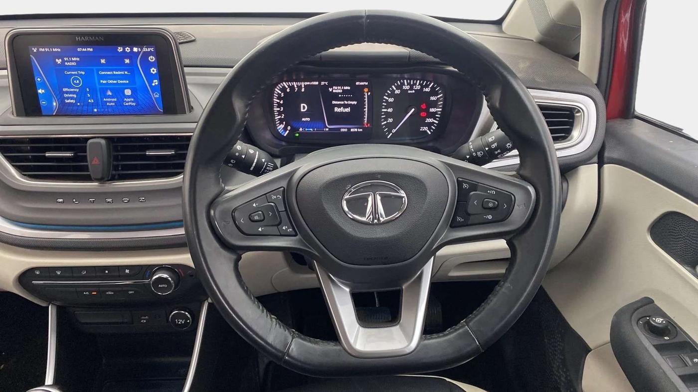 2022 Tata ALTROZ XZA, Petrol, Automatic, 9,080 km, Steering Wheel Close Up