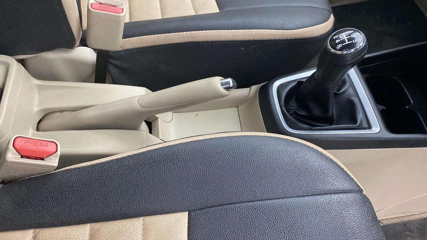 2017 Maruti Dzire VXI, Petrol, Manual, 50,709 km, Gear Lever