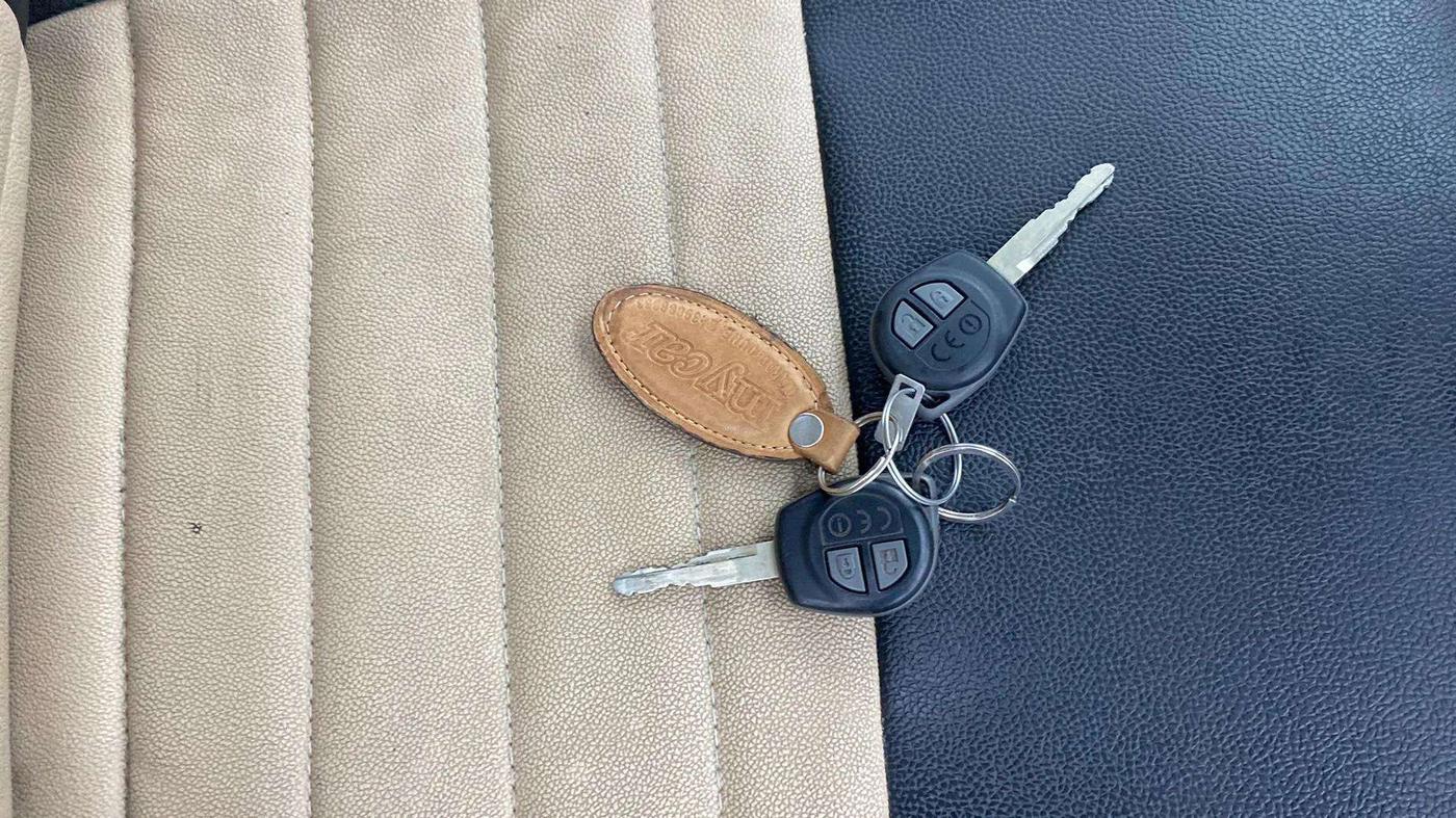 2017 Maruti Dzire VXI, Petrol, Manual, 50,709 km, Key Close Up