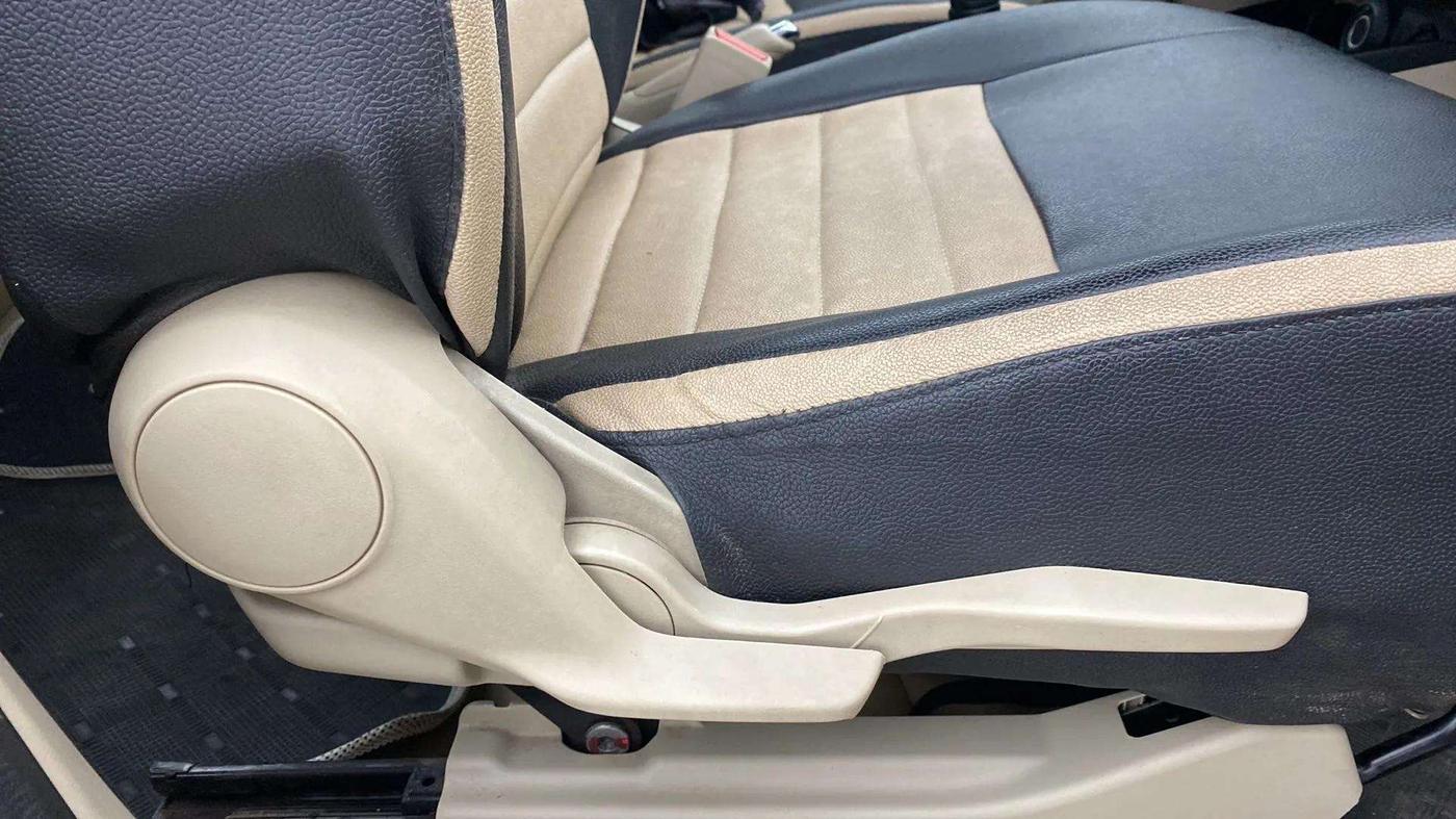 2017 Maruti Dzire VXI, Petrol, Manual, 50,709 km, Driver Side Adjustment Panel
