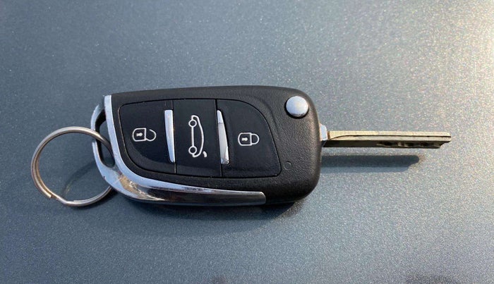 2022 Tata PUNCH PURE MT, Petrol, Manual, 45,440 km, Key Close Up