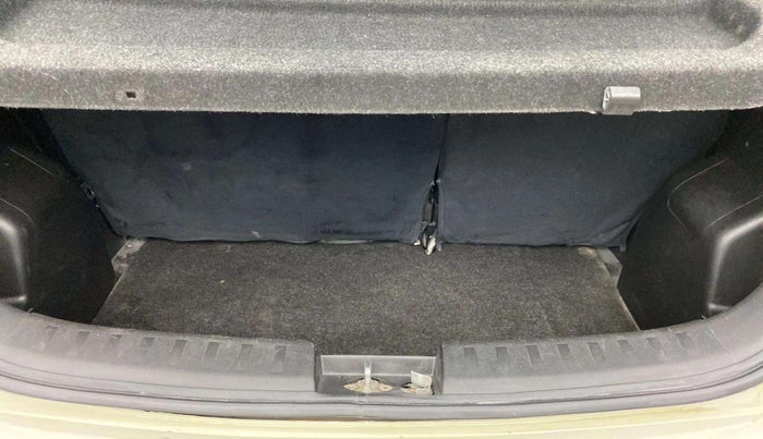 2016 Maruti Swift LXI (O), Petrol, Manual, 91,505 km, Boot Inside