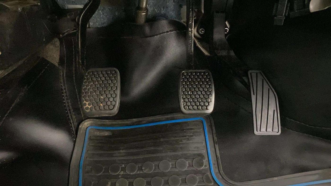 2019 Maruti Alto LXI, Petrol, Manual, 44,114 km, Pedals