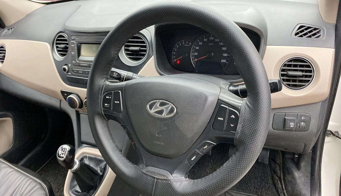 2017 Hyundai Xcent S 1.2, CNG, Manual, 1,26,480 km, Steering wheel - Sound system control not functional