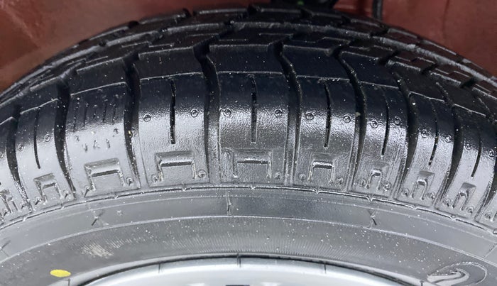 2014 Maruti Alto 800 LXI, Petrol, Manual, 3,816 km, Right Front Tyre Tread
