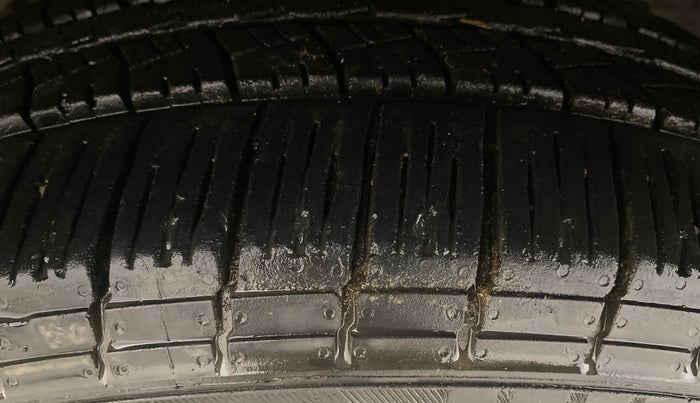 2018 Mahindra XUV500 W9 AT, Diesel, Automatic, 99,055 km, Left Front Tyre Tread