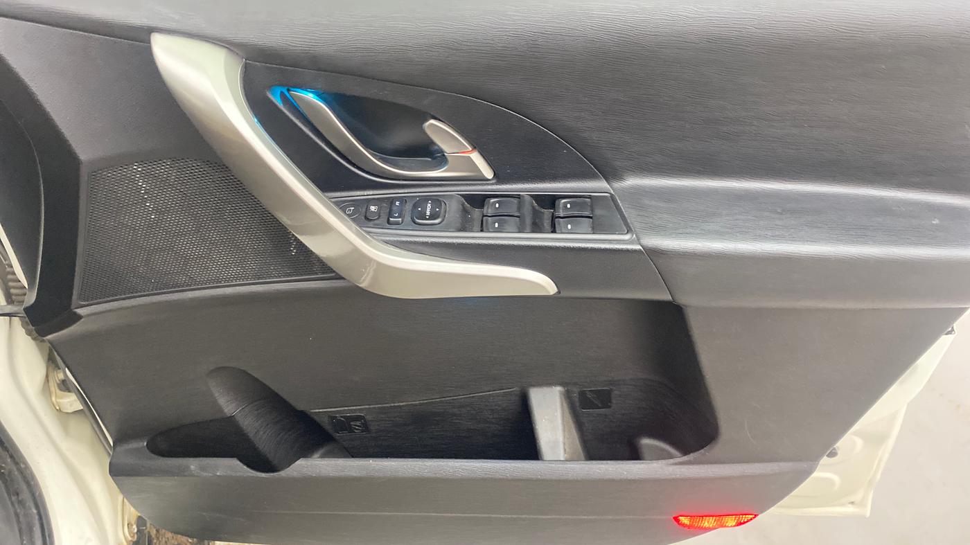 2018 Mahindra XUV500 W9 AT, Diesel, Automatic, 99,055 km, Driver Side Door Panels Control