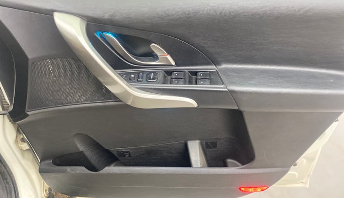 2018 Mahindra XUV500 W9 AT, Diesel, Automatic, 99,055 km, Driver Side Door Panels Control