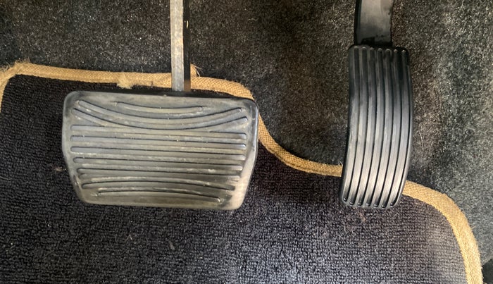 2018 Mahindra XUV500 W9 AT, Diesel, Automatic, 99,055 km, Pedals