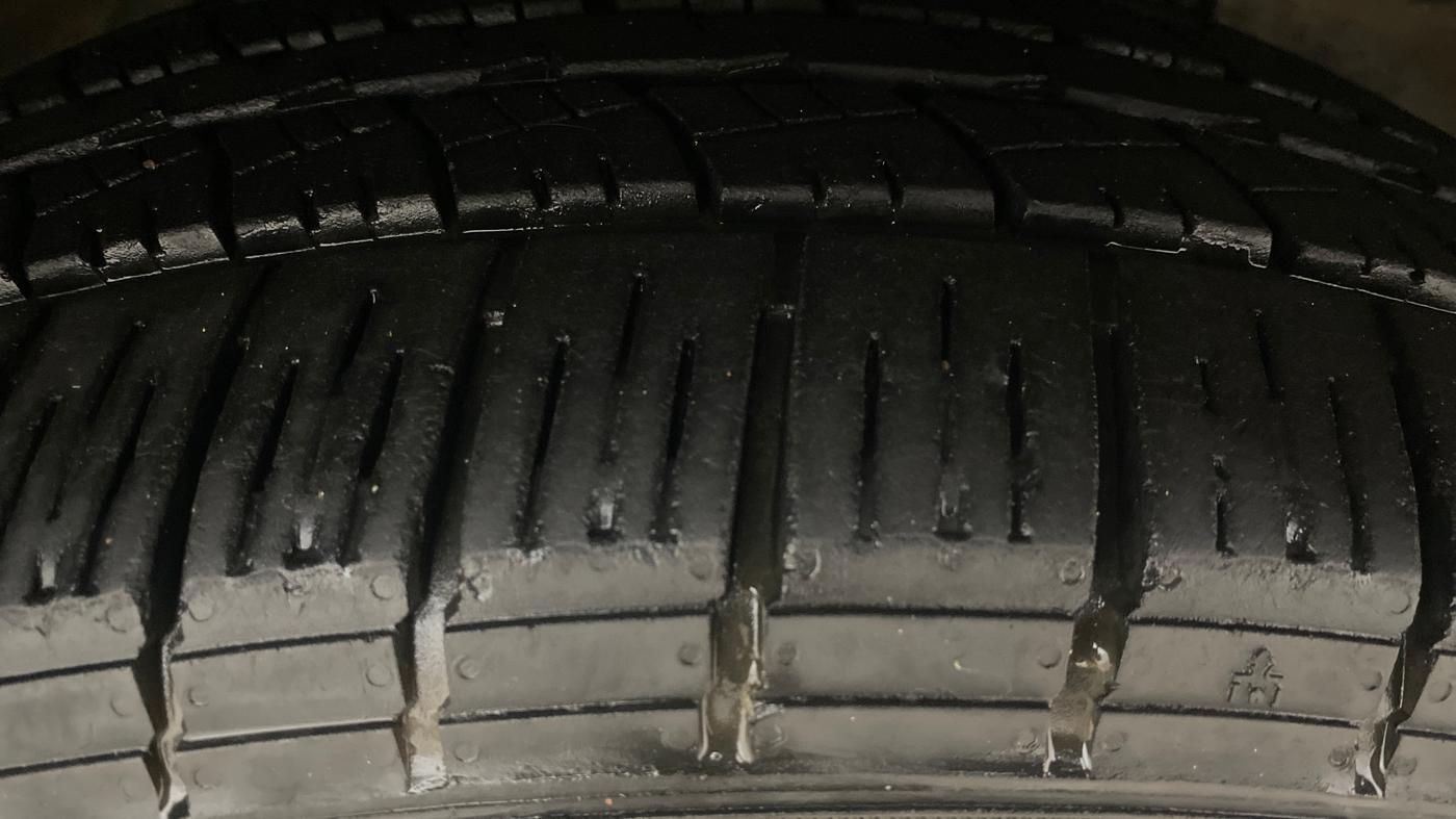 2018 Mahindra XUV500 W9 AT, Diesel, Automatic, 99,055 km, Right Front Tyre Tread