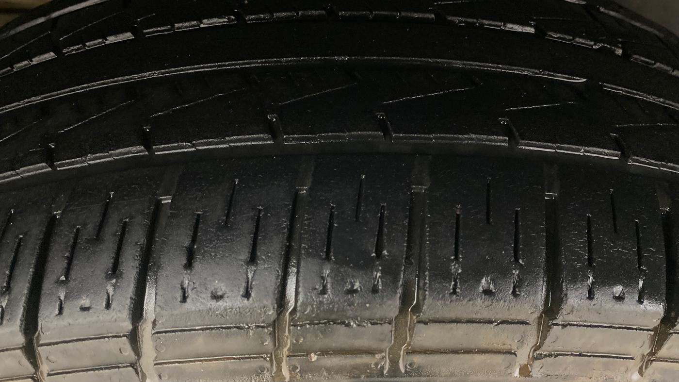 2018 Mahindra XUV500 W9 AT, Diesel, Automatic, 99,055 km, Right Rear Tyre Tread