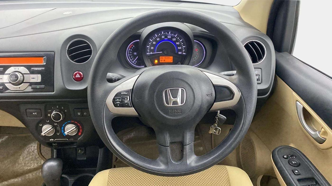 2015 Honda Brio VX AT, Petrol, Automatic, 61,989 km, Steering Wheel Close Up