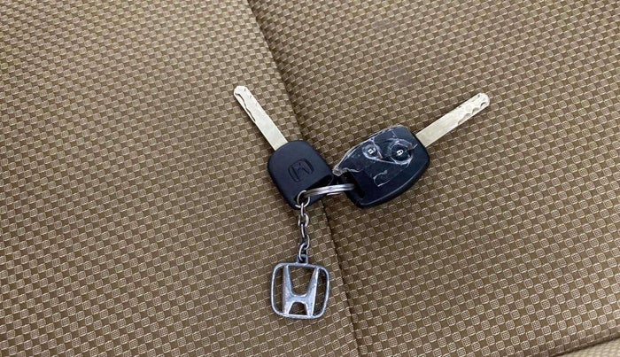 2015 Honda Brio VX AT, Petrol, Automatic, 61,989 km, Key Close Up
