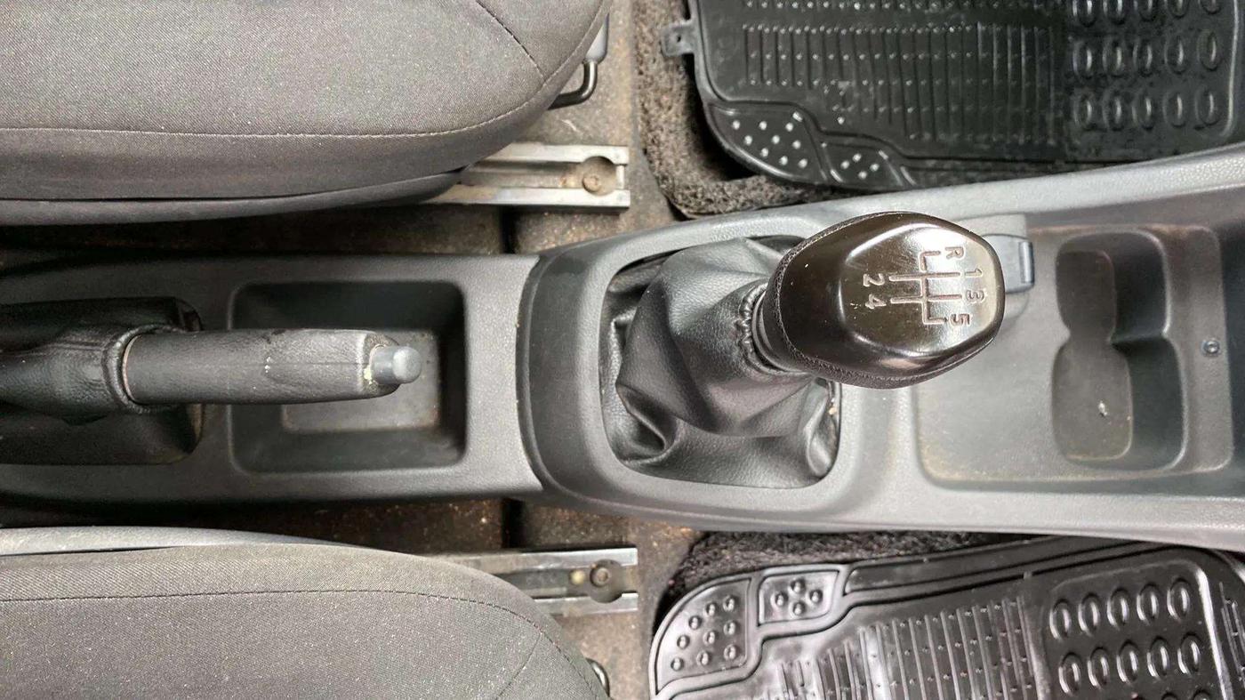 2016 Renault Kwid RXT 0.8, Petrol, Manual, 63,276 km, Gear Lever