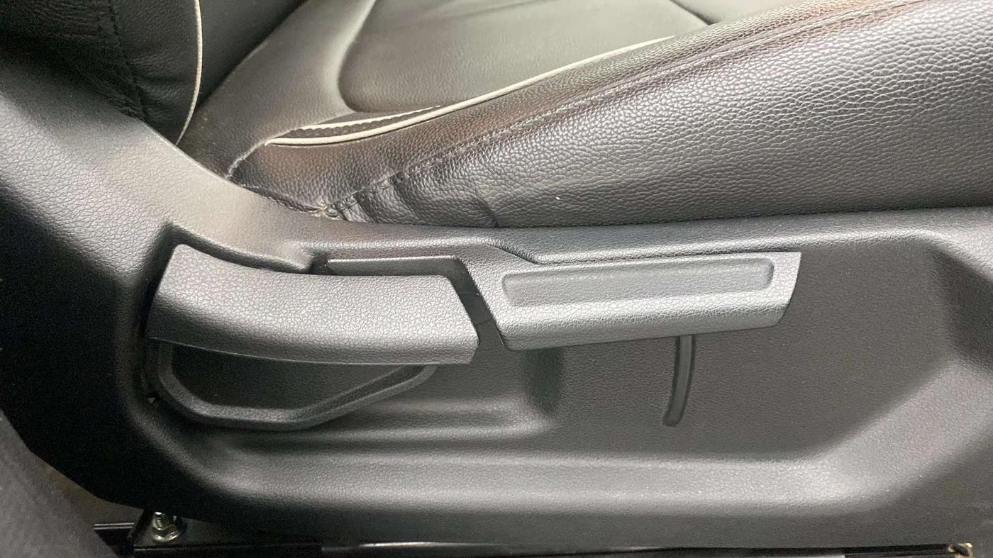2020 Hyundai VENUE SX PLUS 1.0 TURBO DCT, Petrol, Automatic, 17,998 km, Driver Side Adjustment Panel