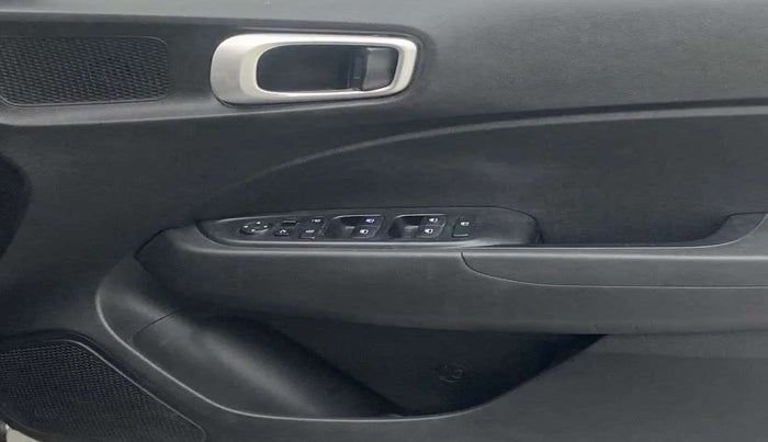2020 Hyundai VENUE SX PLUS 1.0 TURBO DCT, Petrol, Automatic, 17,998 km, Driver Side Door Panels Control