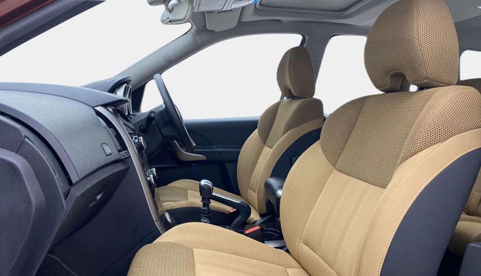 2019 Mahindra XUV500 W9, Diesel, Manual, 38,734 km, Right Side Front Door Cabin