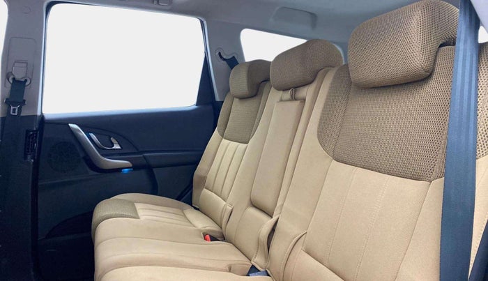 2019 Mahindra XUV500 W9, Diesel, Manual, 38,734 km, Right Side Rear Door Cabin