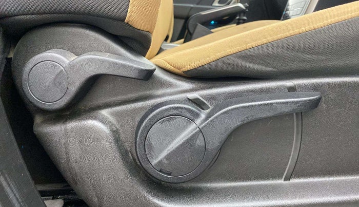 2019 Mahindra XUV500 W9, Diesel, Manual, 38,734 km, Driver Side Adjustment Panel