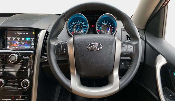 2019 Mahindra XUV500 W9, Diesel, Manual, 38,734 km, Steering Wheel Close Up