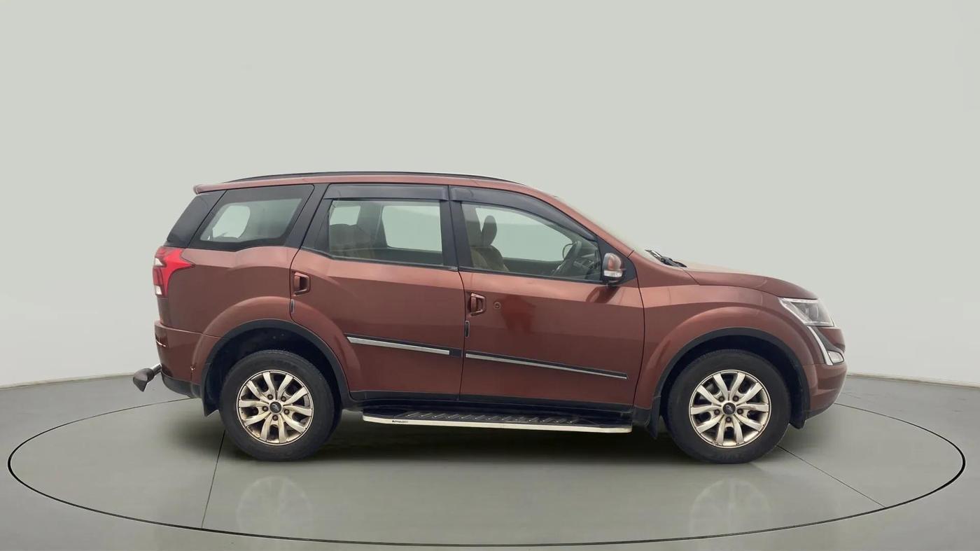 2019 Mahindra XUV500 W9, Diesel, Manual, 38,734 km, Right Side View