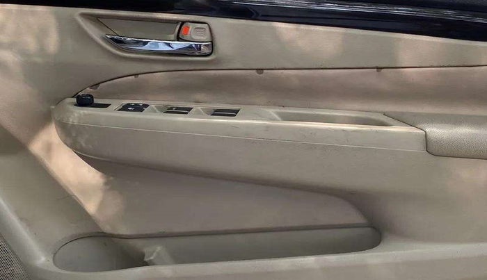 2018 Maruti Ciaz DELTA DIESEL 1.3, Diesel, Manual, 77,452 km, Driver Side Door Panels Control