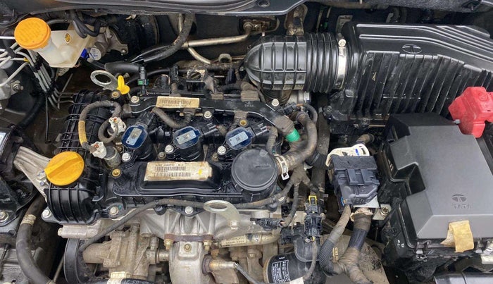 2021 Tata ALTROZ XT PETROL, Petrol, Manual, 30,516 km, Open Bonet