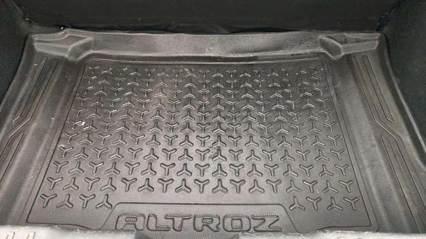 2021 Tata ALTROZ XT PETROL, Petrol, Manual, 30,516 km, Boot Inside