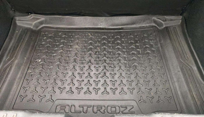 2021 Tata ALTROZ XT PETROL, Petrol, Manual, 30,516 km, Boot Inside