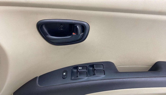2013 Hyundai i10 MAGNA 1.1, Petrol, Manual, 46,490 km, Driver Side Door Panels Control