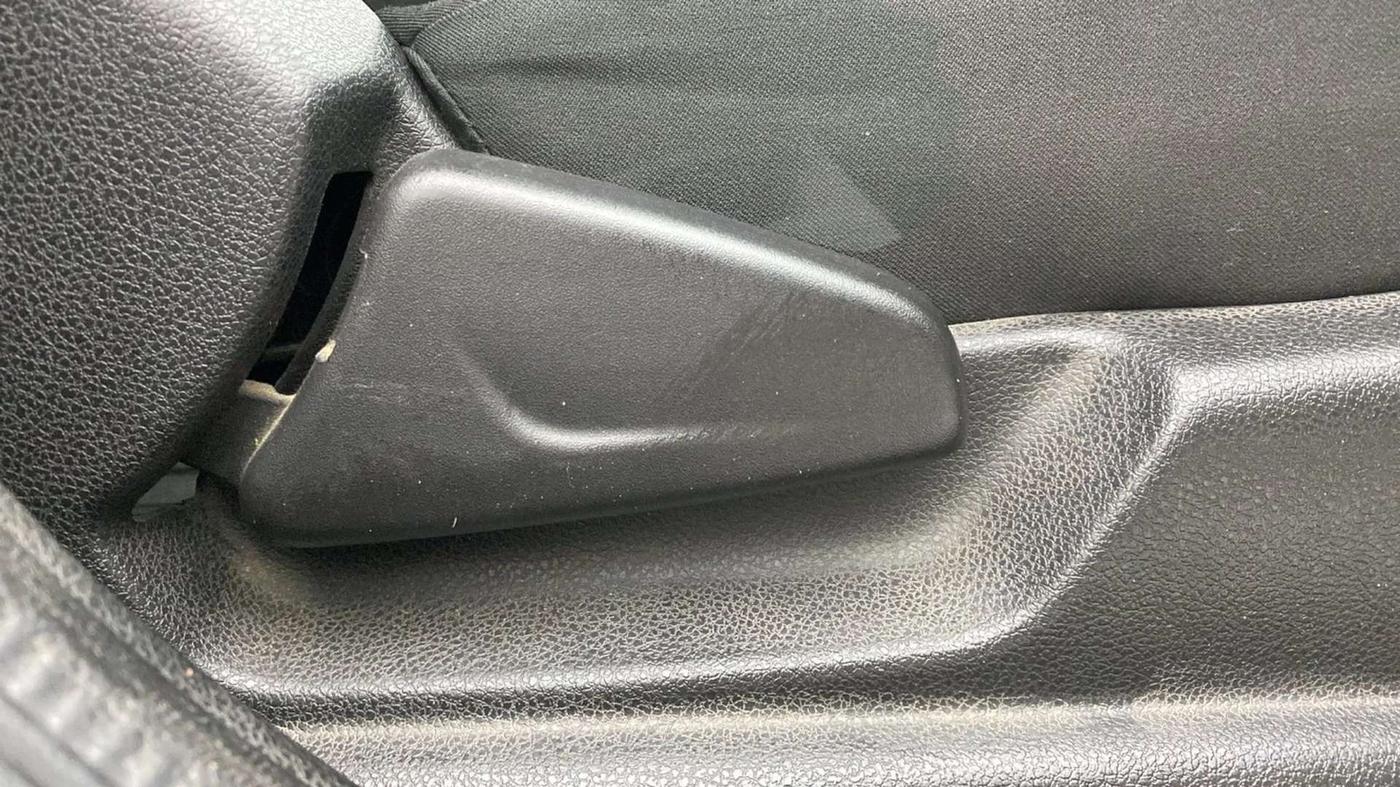 2017 Renault Kwid RXT 1.0, Petrol, Manual, 30,160 km, Driver Side Adjustment Panel