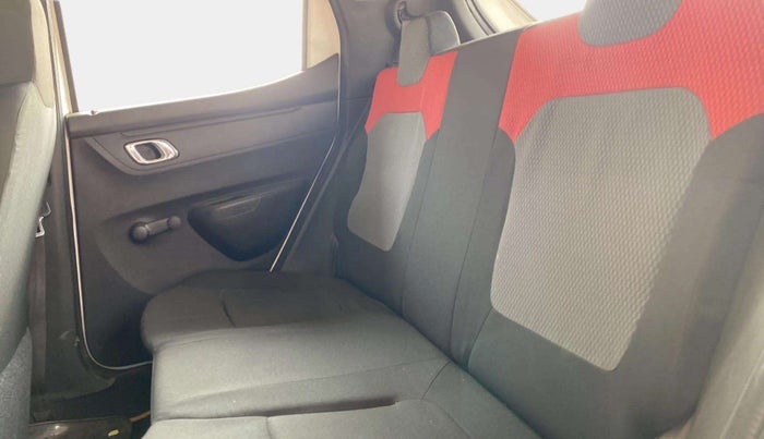 2018 Renault Kwid RXT 0.8 (O), Petrol, Manual, 75,279 km, Right Side Rear Door Cabin