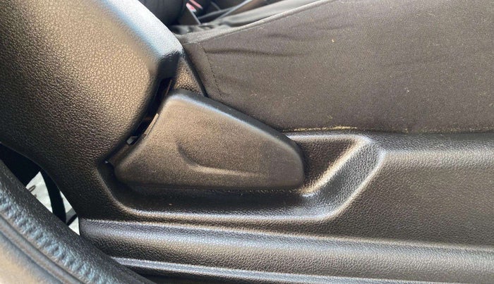 2018 Renault Kwid RXT 0.8 (O), Petrol, Manual, 75,279 km, Driver Side Adjustment Panel