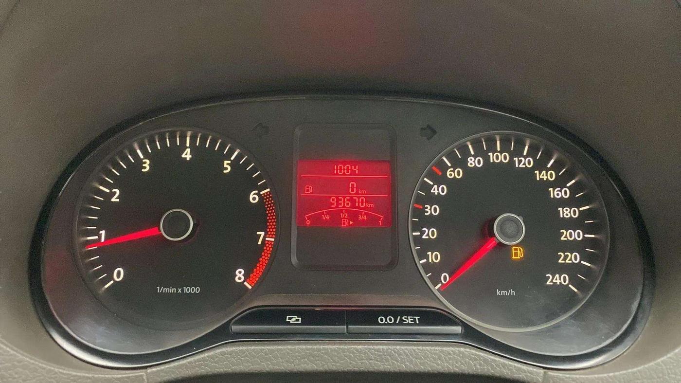2013 Volkswagen Vento COMFORTLINE 1.6, Petrol, Manual, 93,817 km, Odometer Image