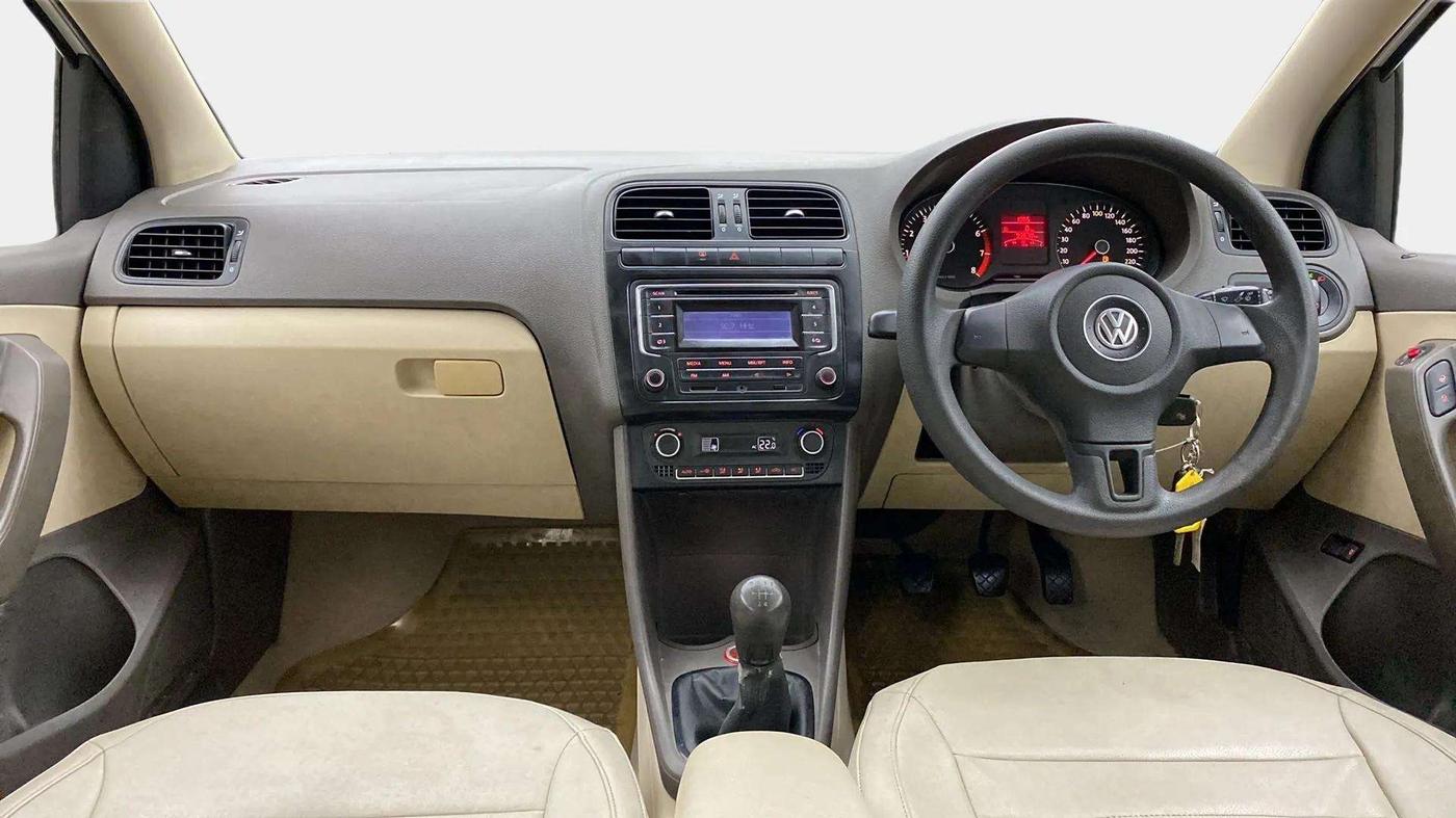 2013 Volkswagen Vento COMFORTLINE 1.6, Petrol, Manual, 93,817 km, Dashboard