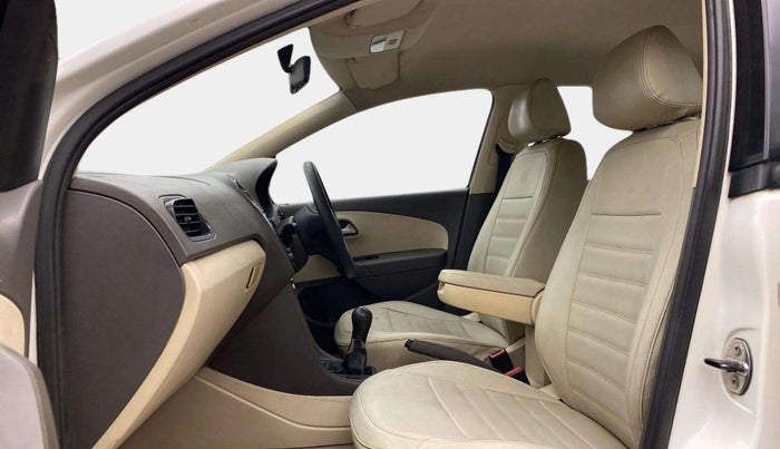 2013 Volkswagen Vento COMFORTLINE 1.6, Petrol, Manual, 93,817 km, Right Side Front Door Cabin
