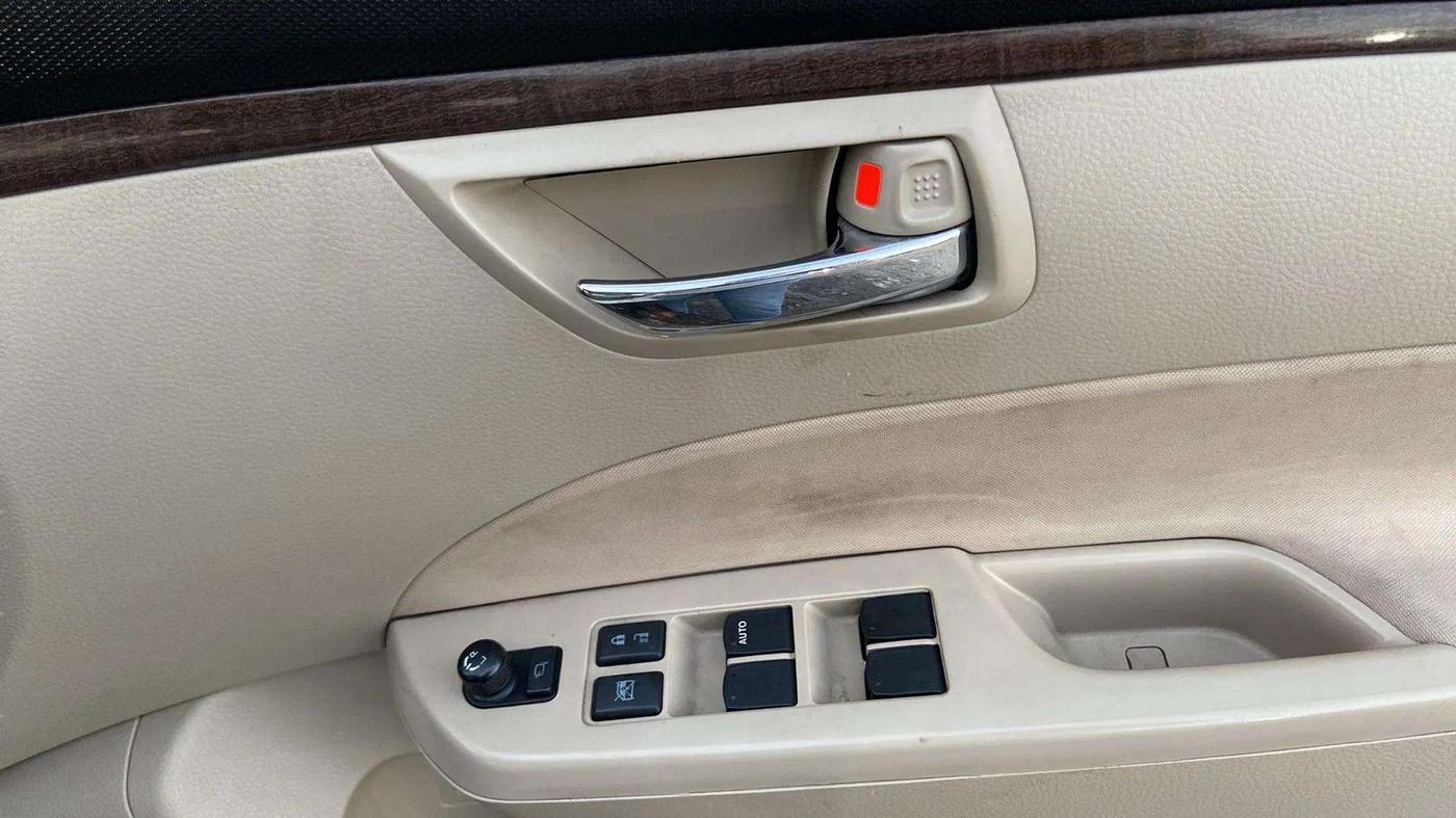 2016 Maruti Swift Dzire VXI, Petrol, Manual, 56,943 km, Driver Side Door Panels Control