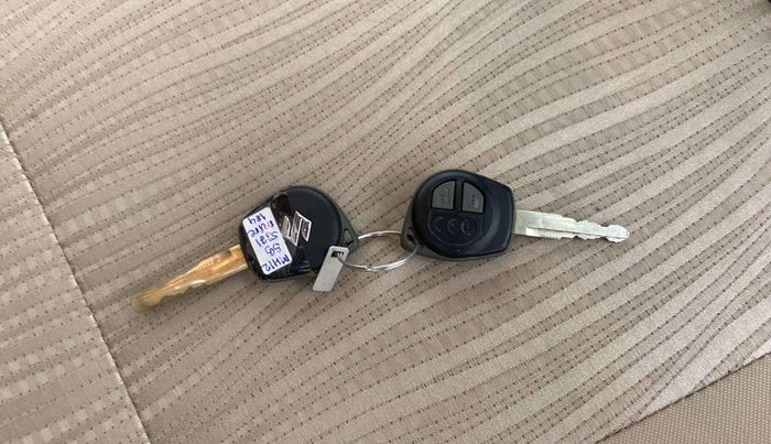 2020 Maruti Dzire VXI AMT, Petrol, Automatic, 17,099 km, Key Close Up