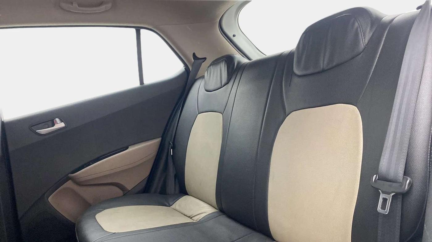 2017 Hyundai Grand i10 SPORTZ AT 1.2 KAPPA VTVT, Petrol, Automatic, 67,795 km, Right Side Rear Door Cabin