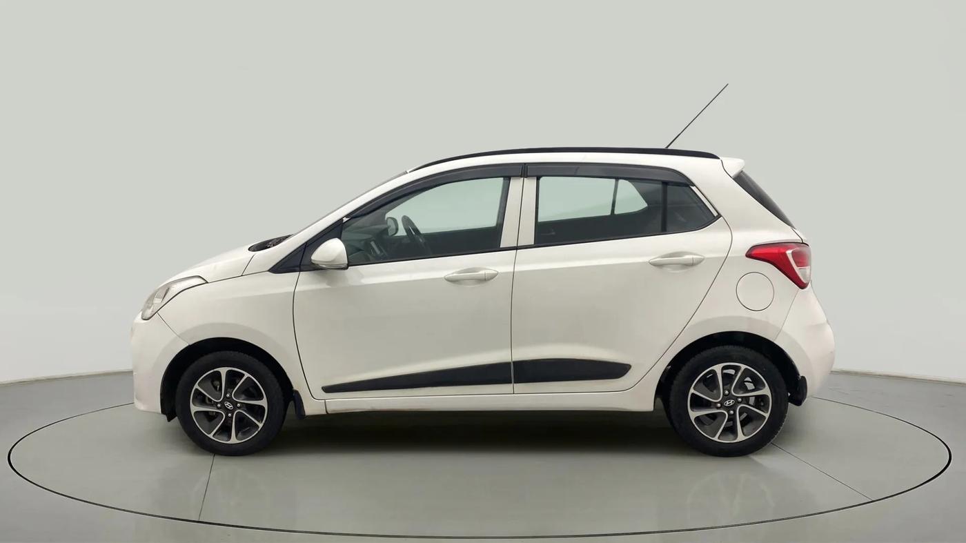 2017 Hyundai Grand i10 SPORTZ AT 1.2 KAPPA VTVT, Petrol, Automatic, 67,795 km, Left Side