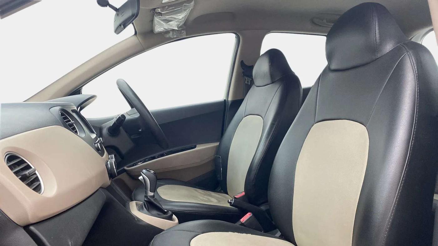 2017 Hyundai Grand i10 SPORTZ AT 1.2 KAPPA VTVT, Petrol, Automatic, 67,795 km, Right Side Front Door Cabin