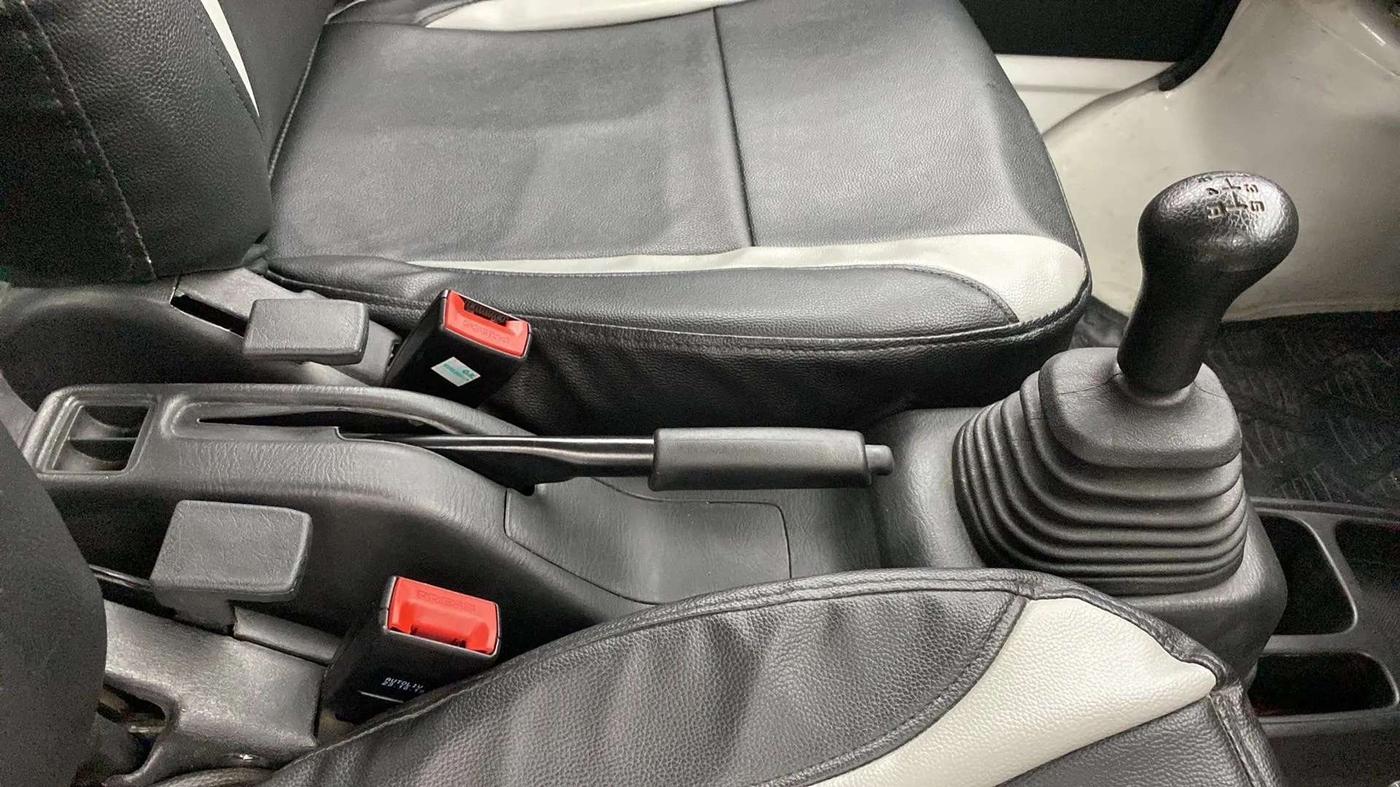 2019 Maruti Eeco 7 STR, CNG, Manual, 20,811 km, Gear Lever