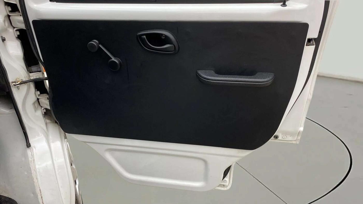 2019 Maruti Eeco 7 STR, CNG, Manual, 20,811 km, Driver Side Door Panels Control