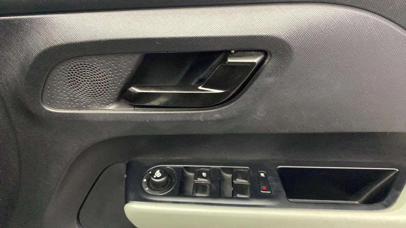2022 Tata PUNCH ADVENTURE RHYTHM PACK MT, Petrol, Manual, 32,528 km, Driver Side Door Panels Control