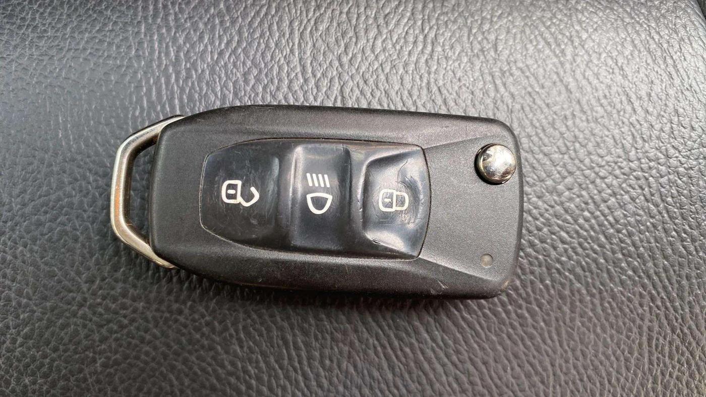 2022 Tata PUNCH ADVENTURE RHYTHM PACK MT, Petrol, Manual, 32,528 km, Key Close Up