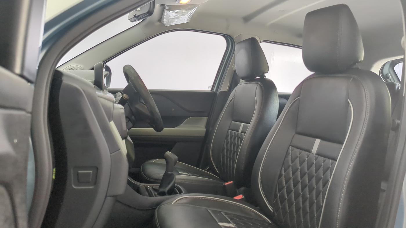 2022 Tata PUNCH ADVENTURE RHYTHM PACK MT, Petrol, Manual, 32,528 km, Right Side Front Door Cabin