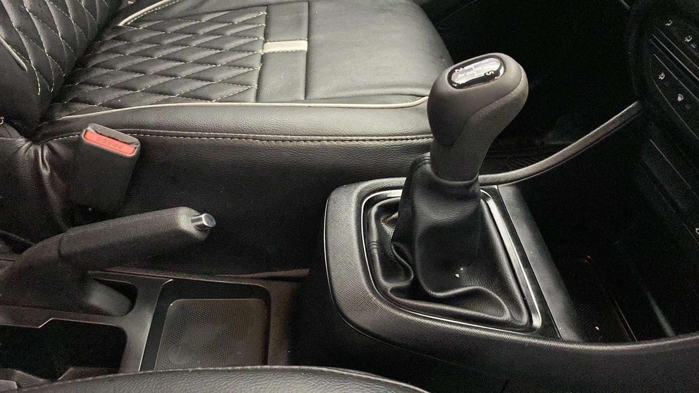 2022 Tata PUNCH ADVENTURE RHYTHM PACK MT, Petrol, Manual, 32,528 km, Gear Lever